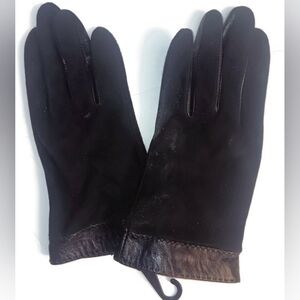WOMEN'S, BLACK SUEDE LEATHER GLOVES, MEDIUM.